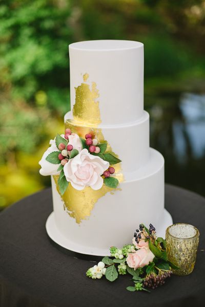 Gold Leaf Wedding Cake Decorating Idea – Q-loca