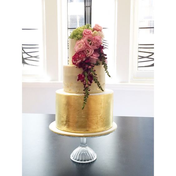 Gold Leaf Wedding Cake Decorating Idea – Q-loca